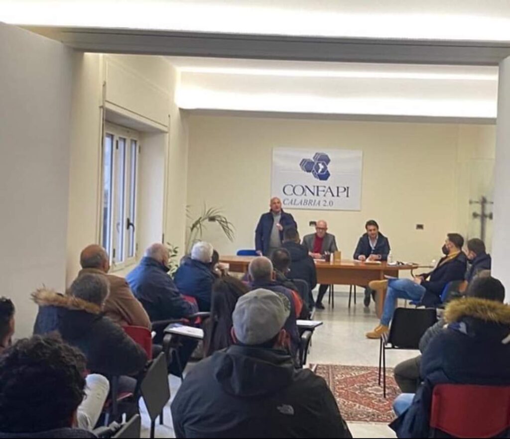Saverio Sipoli, Presidente della filiera regionale di Confapi legno, ha partecipato ieri mattina all’incontro organizzato presso Palazzo Campanella dal Dipartimento Ambiente e Forestazione della Regione Calabria.